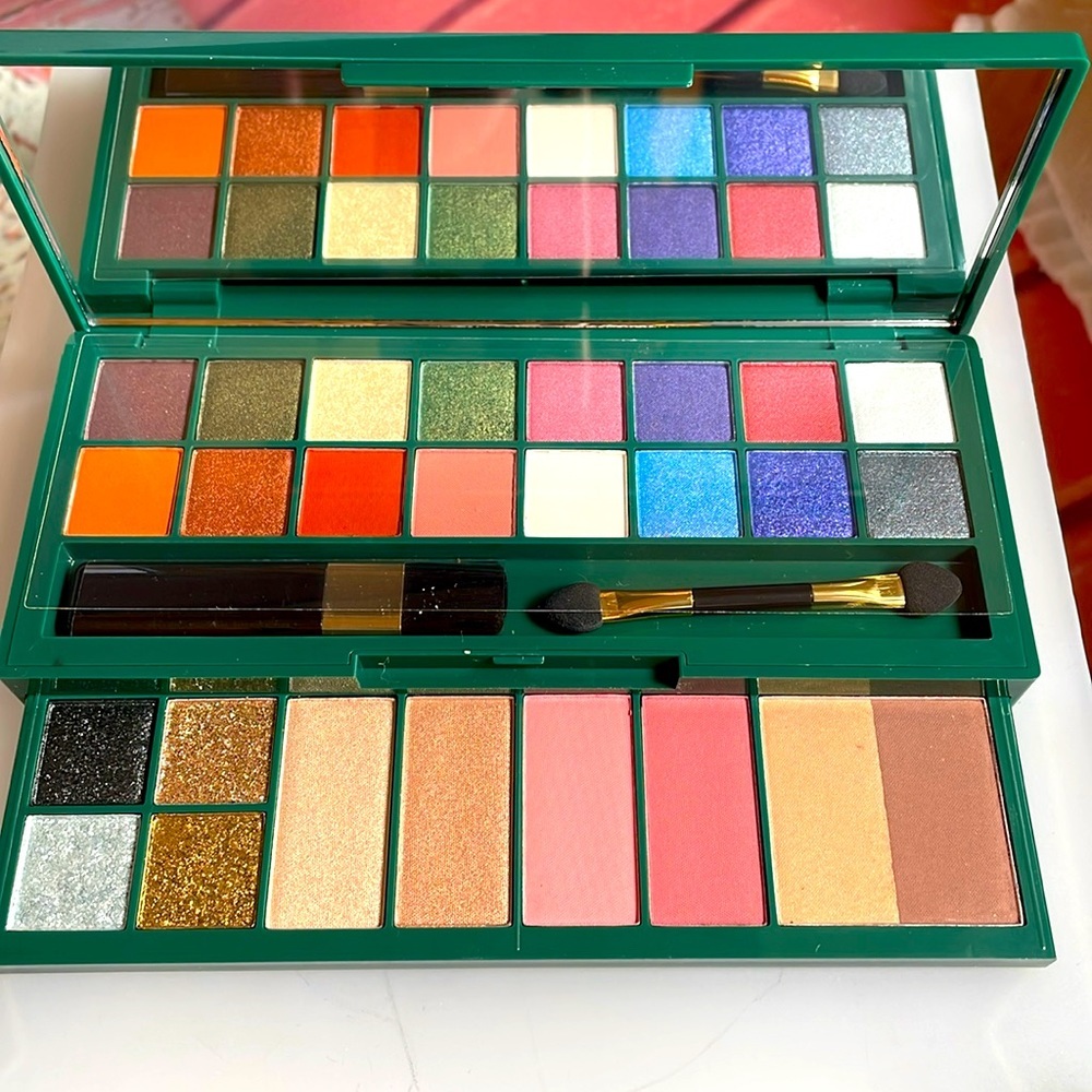 Avon Mega Palette.